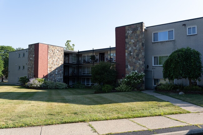 Building Photo - 4345 Crooks Rd Unit 32