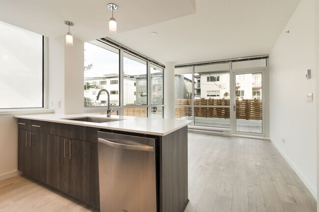 Building Photo - SF 106 Unit 106