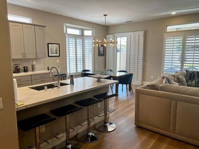 Photo - 44725 Alexandria Vale