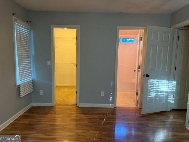 Photo - 781 Terry St SE