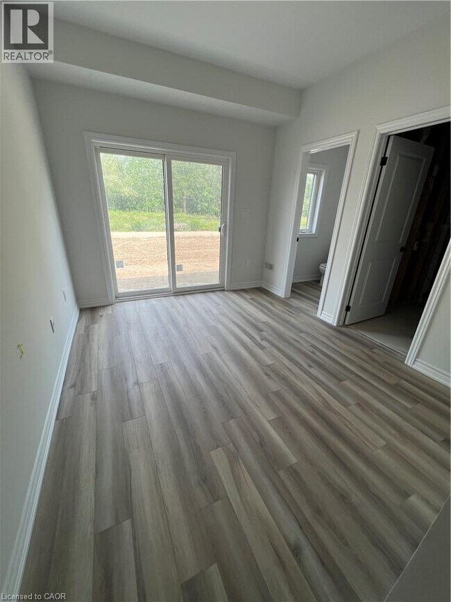 Photo - 290 Equestrian Way