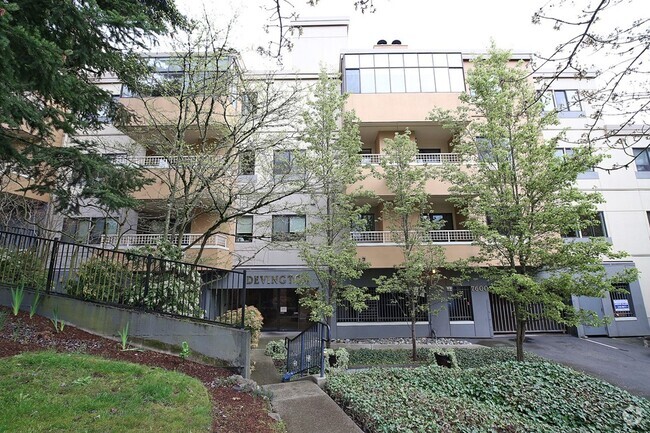 Building Photo - 2Bd/2Ba Mercer Island Condo