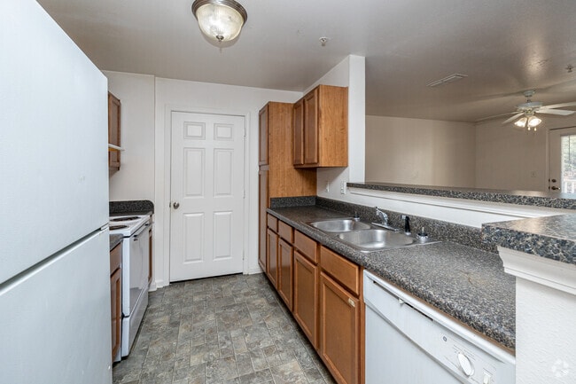 2BR, 2BA - 1,063SF - Kitchen