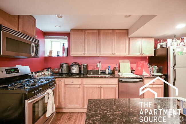 Building Photo - 665 W Cornelia Ave Unit g Rental