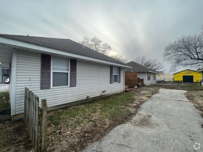 Building Photo - 1716 N Ozark Ave Unit B Rental