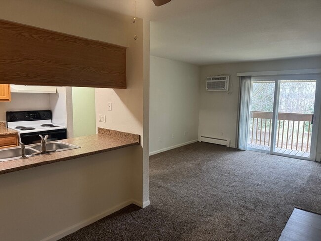 Photo - 580 N Main St