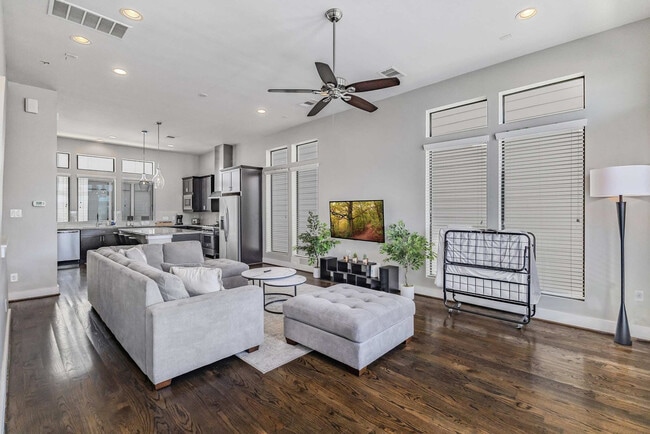 Photo - 2114 Sabine St Unit ID1257735P