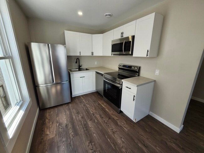 Building Photo - 157 Adelaide St Unit 2- 157