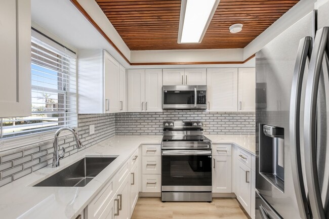 Photo - ** COUNTRY CLUB MANOR ** 2 BED / 2 BATH - CONDO - 55+ COMMUNITY - REMODELED - ANNUAL RENTAL