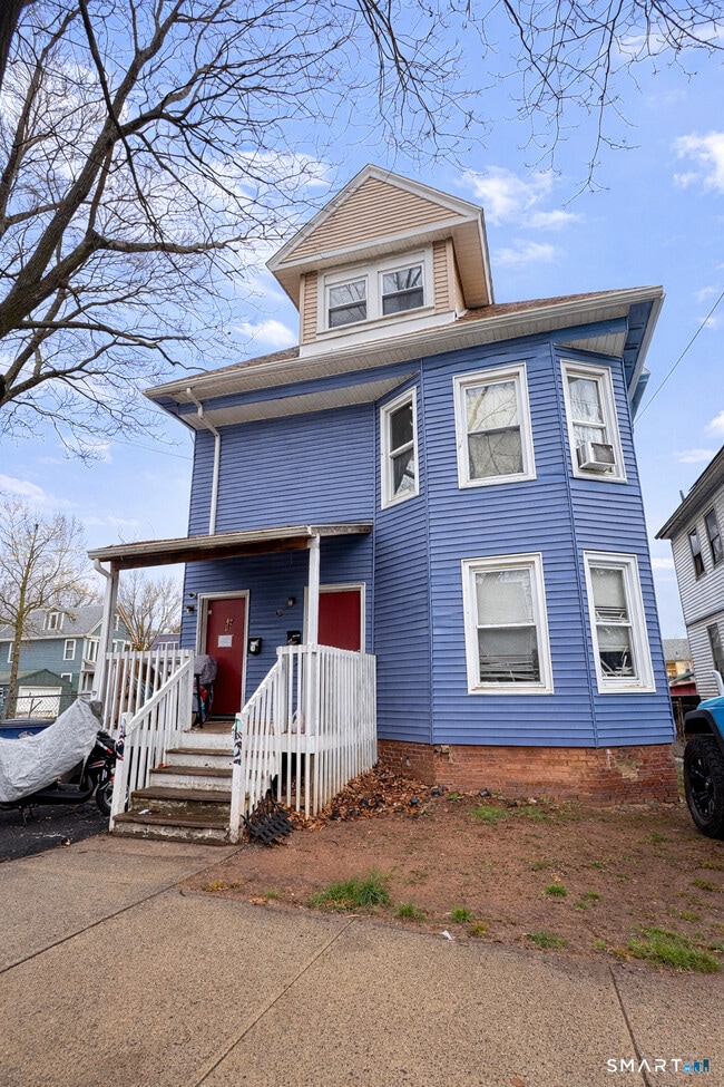 Building Photo - 45 Bassett St