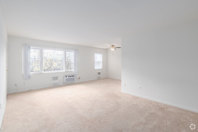 Studio - 550SF - Living Room