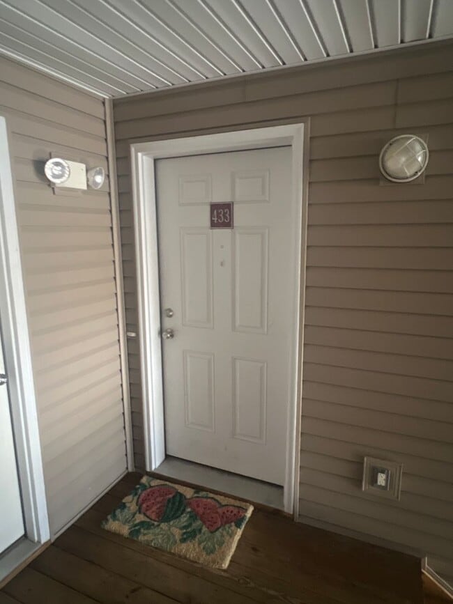 Photo - Newly Available - 1 Bedroom Condo- Availab...