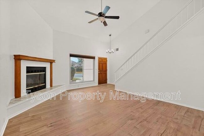 Photo - 10713 Towne Park Dr NE