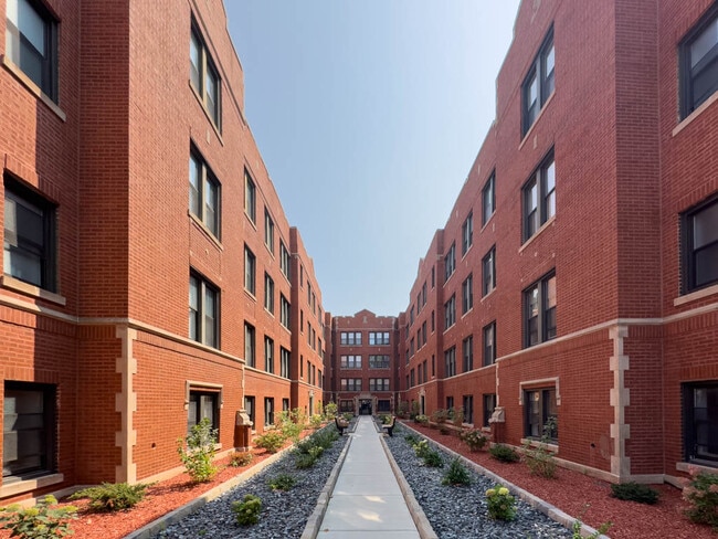 Building Photo - 3931 N Janssen Ave Unit M03H