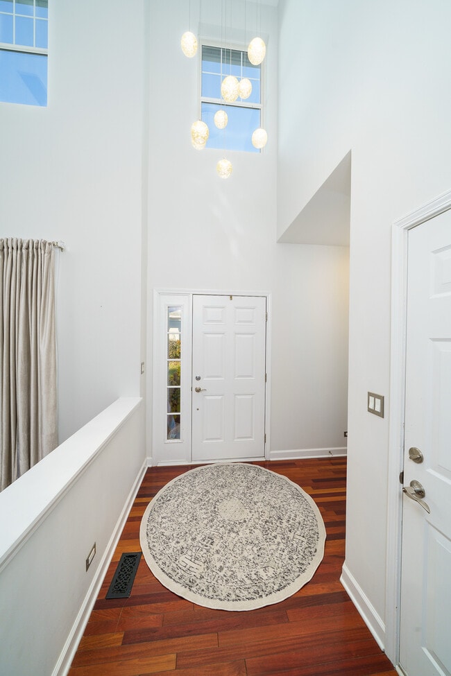 Photo - 2930 Glacier Way