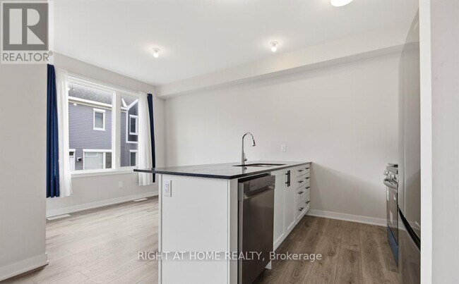 Photo - 712 Haflinger Row