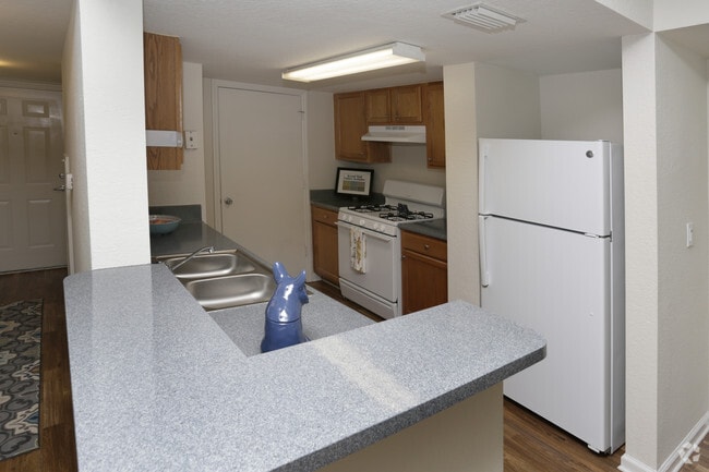 Madelyn Oaks Apartments
