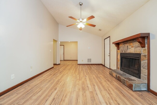 Photo - 116 Adrian Dr