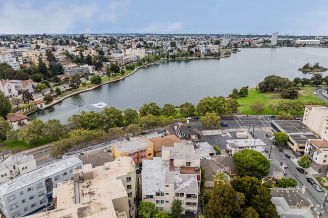 2BR, 2BA - 900SF Context