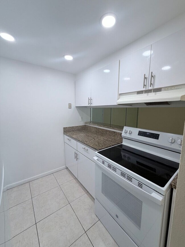 Photo - Two bedroom & Two bathroom Condo with balcony and laundry facilities