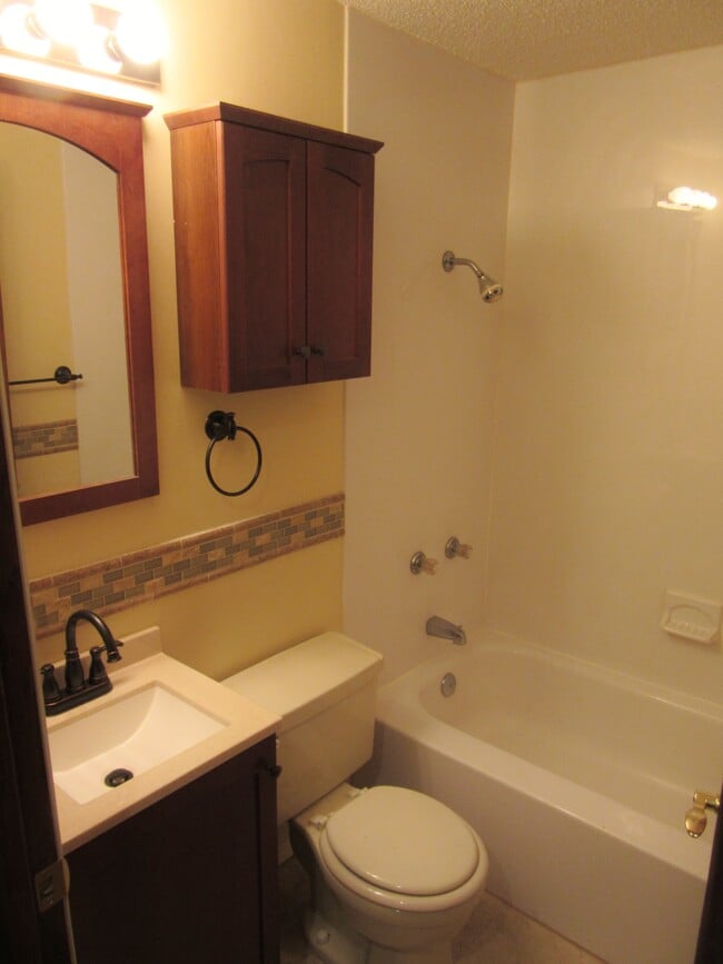 Photo - 406 W Maple St