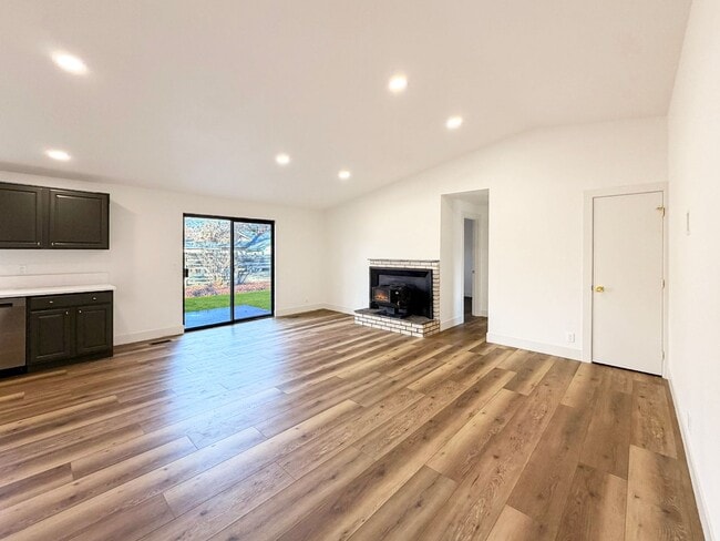 Photo - Renovated 4BR/2BA Boise Home – Modern Kitchen, Vaulted Ceilings & Fenced Backyard, Minutes to BSU...