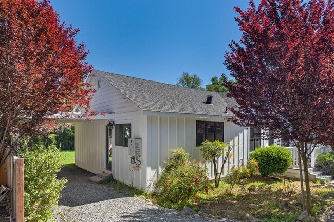 Photo - 1554 Laurel St