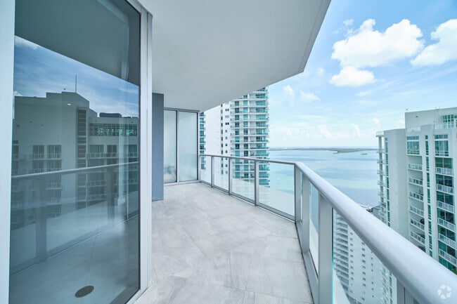 Building Photo - 1300 Brickell Bay Dr Unit 2703 Rental