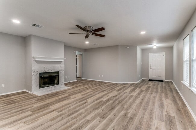Photo - 312 Oxford Dr