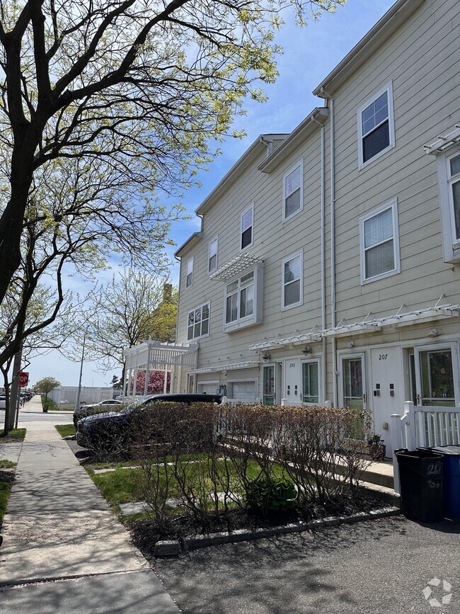 Building Photo - 207 Beach 77th St Unit B Rental