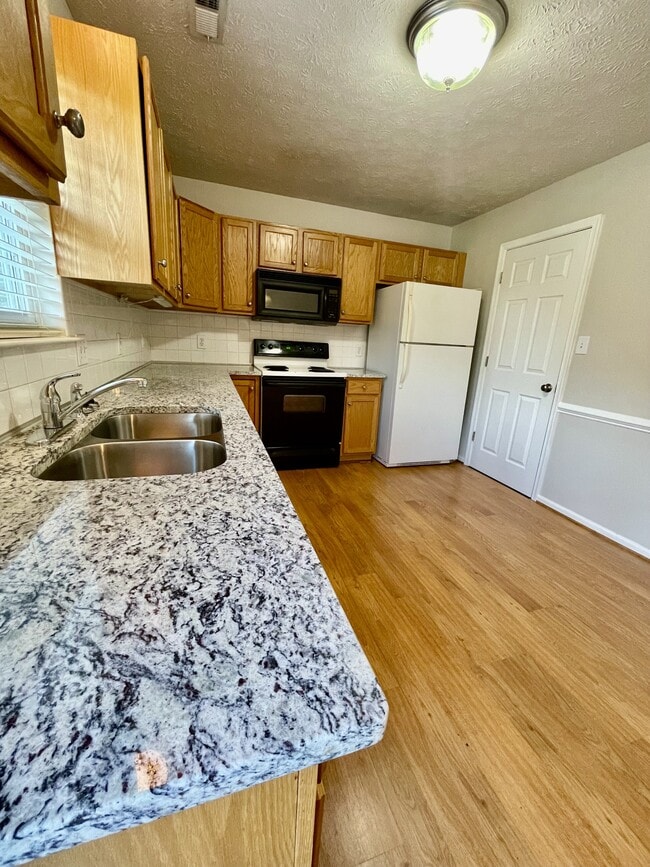 Photo - 198 Mulberry Cir