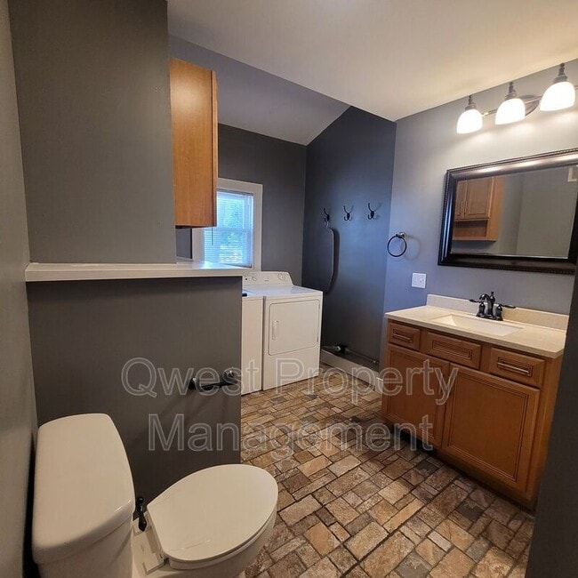 Photo - 1123 Second St NW