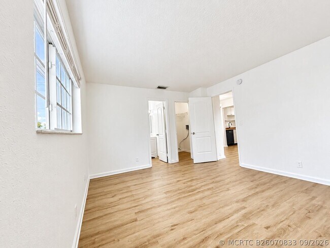 Photo - 1671 NE 33rd St Unit Apt 11
