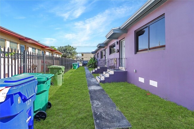 Photo - 98 NE 71st St Unidad 2