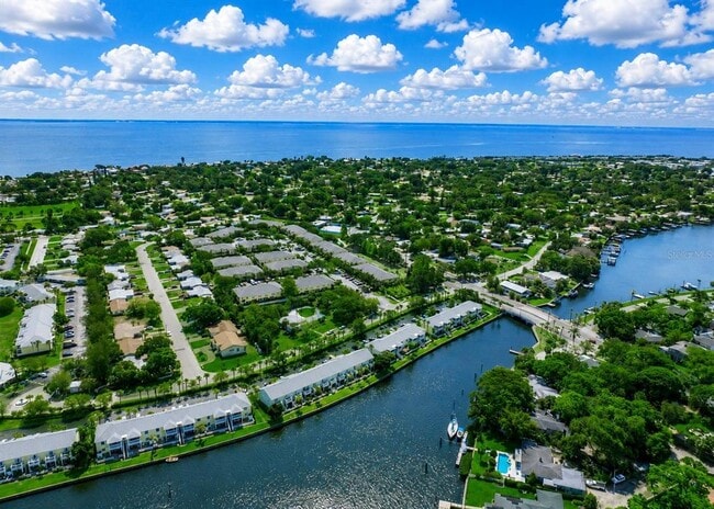 Building Photo - 3889 Pompano Dr SE Unit C