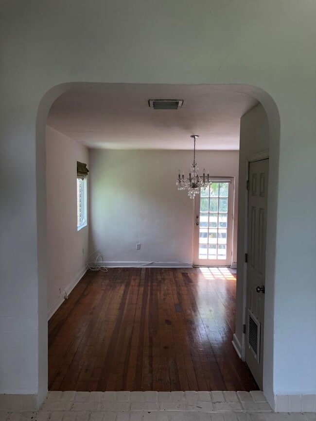 Photo - 100 NE 43rd St