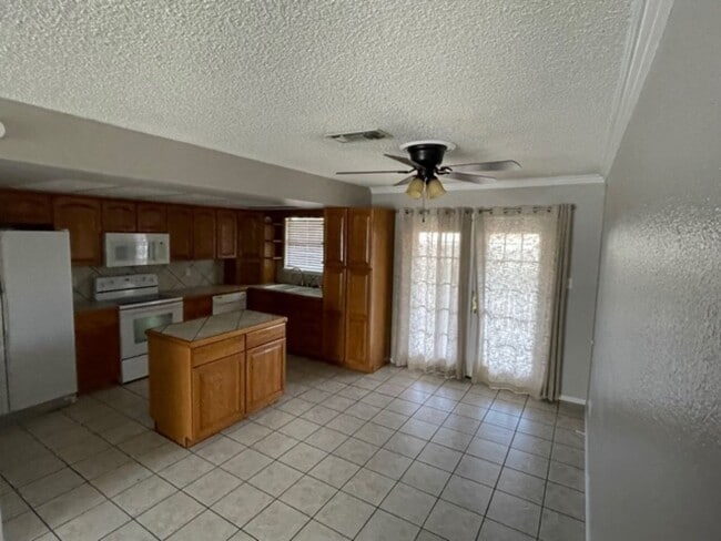 Photo - 2304 W Bullock Ave