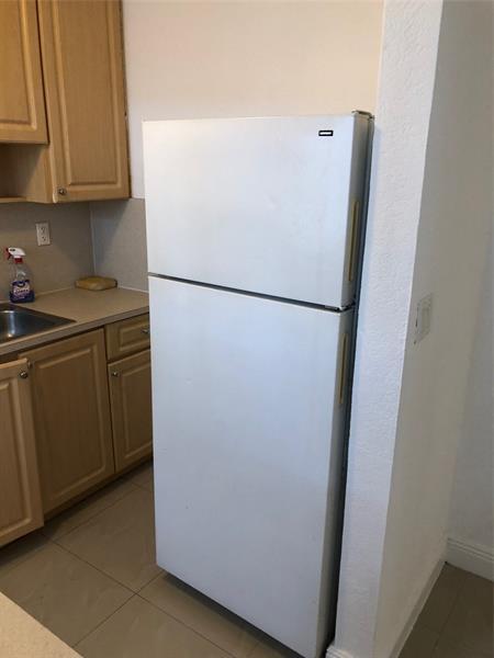 Photo - 110 SE 2nd St Unidad 105