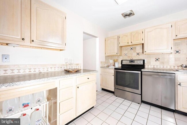 Photo - 5817 Edson Ln