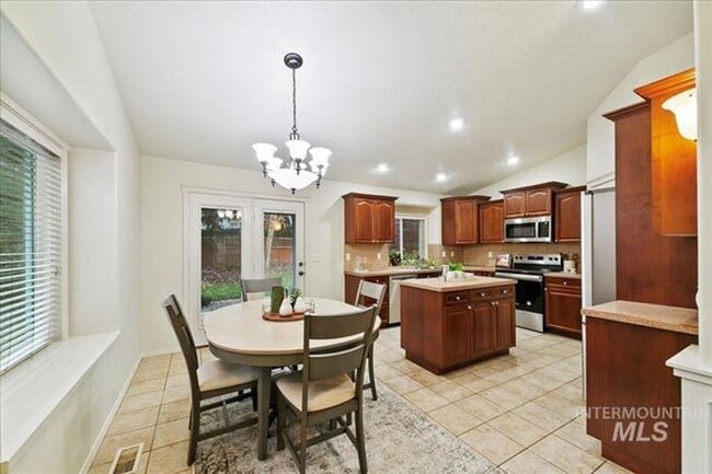 Photo - Gorgeous 4 bed 3 Bath Home Located in Meridian