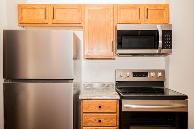 Building Photo - 107 Walnut St Unit 2