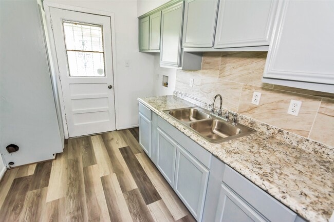 Photo - 7888 Gallahad St
