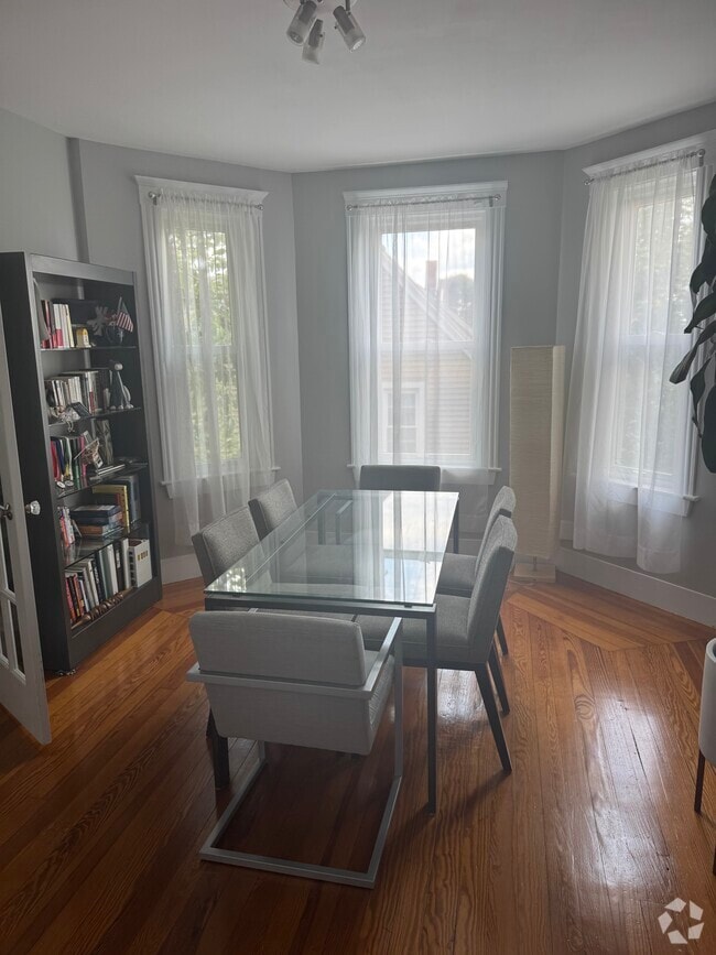 Building Photo - 12 Sanger St Unit 2 Rental