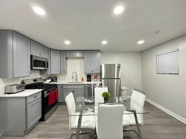 Photo - 1937 W Grand Ave Unit 2