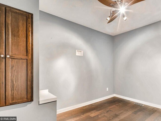 Photo - 790 Parkside Ln
