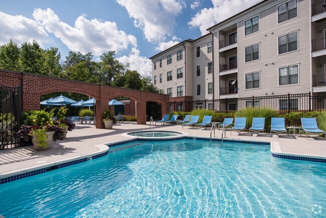 Outdoor Resort-Style Pool, Hot Tub, and Sundeck - The Cosmopolitan at Lorton Station Rental