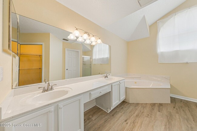 Photo - 1050 Fieldstone Dr