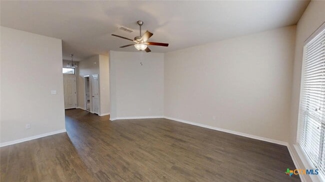 1304 Lakeway Crossing Dr