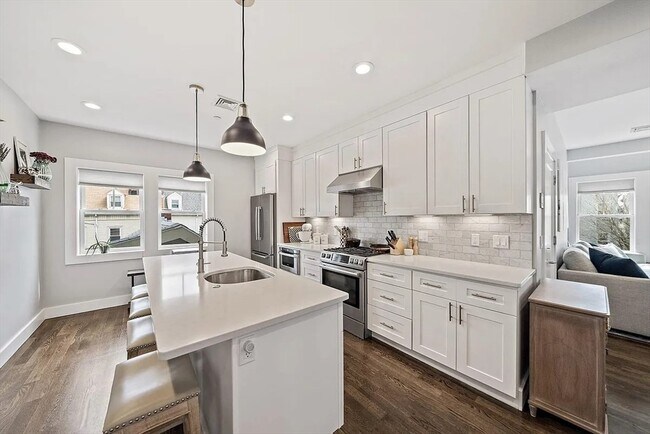 Photo - 230 Bowen St Unit 1