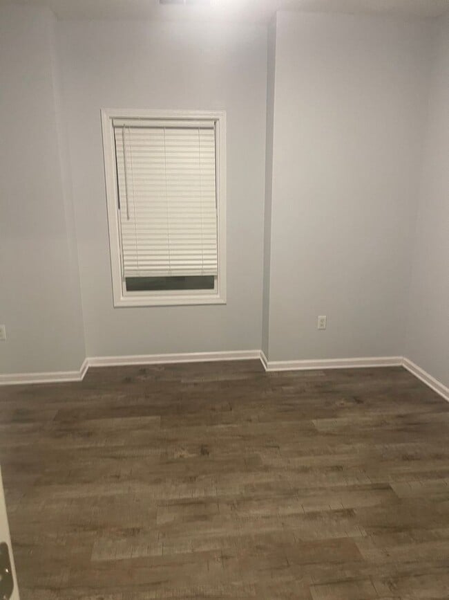 Photo - 595 Maple Dr